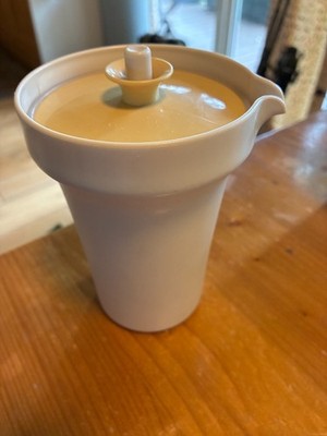 Tupperware Vintage creme gelb Druckknopf Vakuum Deckel Kanne Requisite Picknick Camper