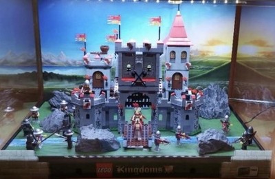 LEGO 7946 Kingdoms Castle Store Display Showcase Collector Item