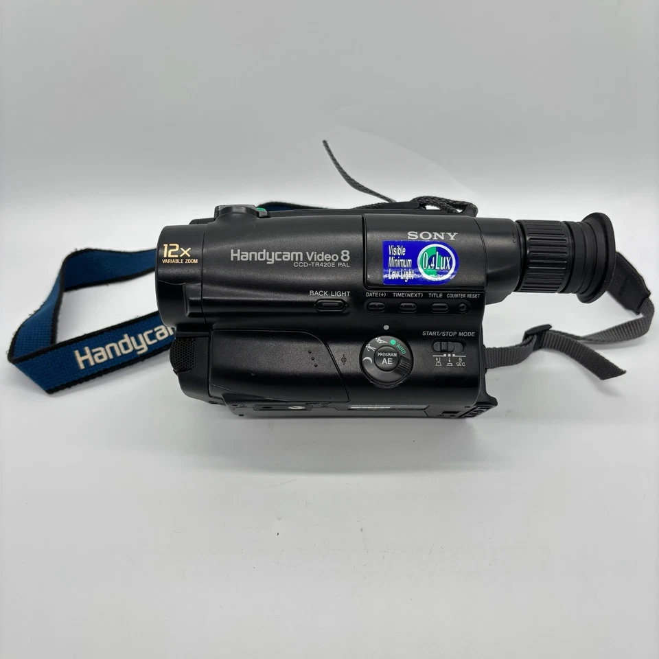 Sony CCD-TR420E PAL Video 8 Handycam Camcorder *PLAYER GOOD, CAMERA FAULTY* - Image 2 of 4