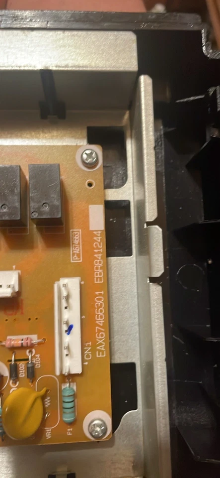 Placa de control de funcionamiento para un microondas LG Over-the-Range EBR841244 Foto 2 de 4