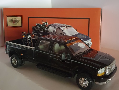 Ford Crew Cab and FXDX by Harley-Davidson 1:25 Scale 97961-00v