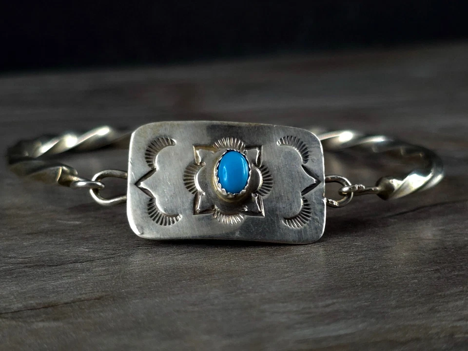 Armreif Silber Sterling Türkis ziseliert MS Tsasie Indianer - markant & beonders - Bild 3 von 4