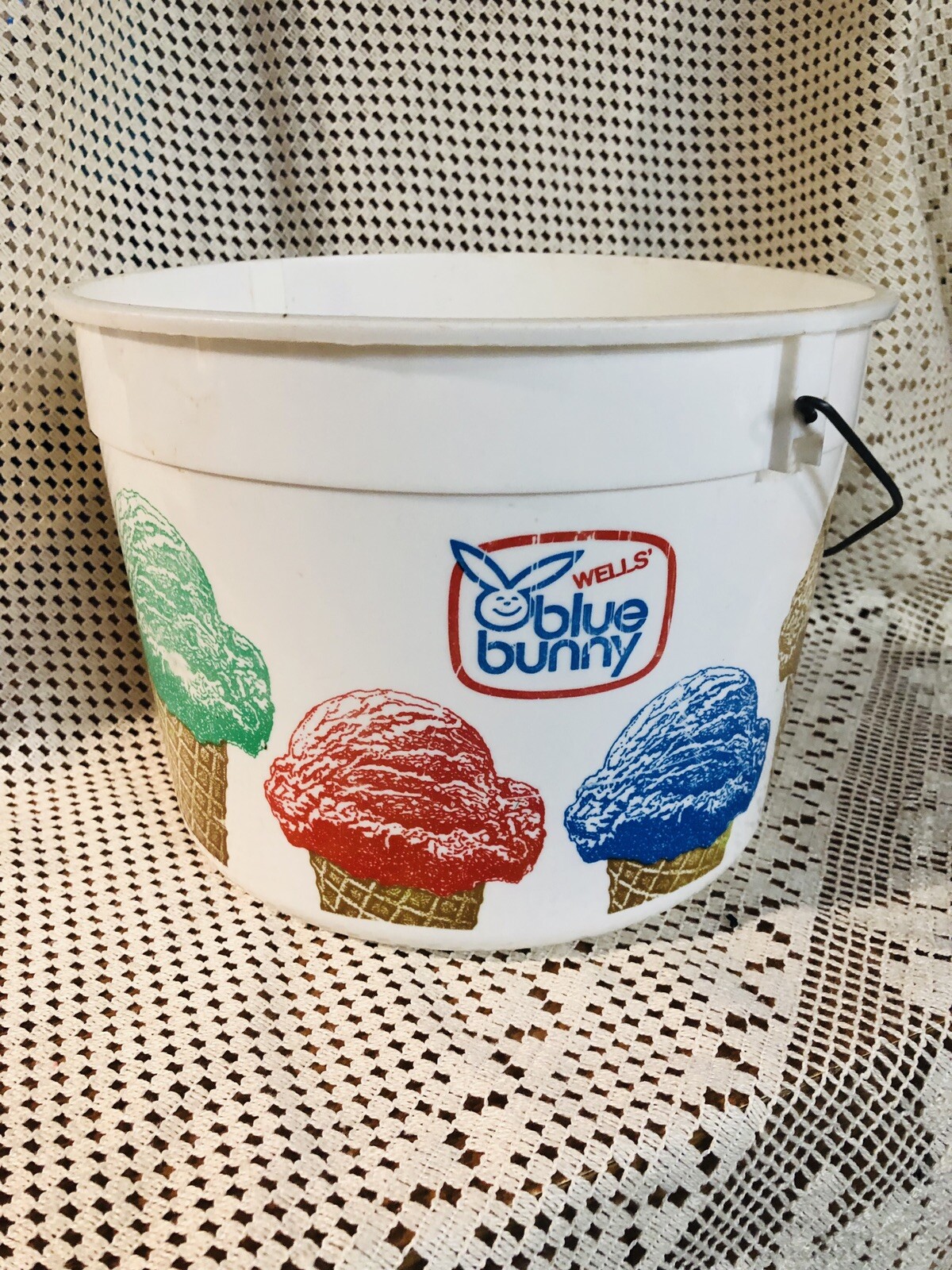 Vintage 1980’s Wells Blue Bunny Ice Cream Plastic BUCKET W/wire Handle