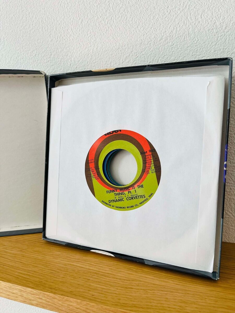 45 Box Set / Ultimate Breaks And Beats 7in × 7 Compilation 45 Box Set / Ultimate Breaks And Beats 7in × 7 Compilation