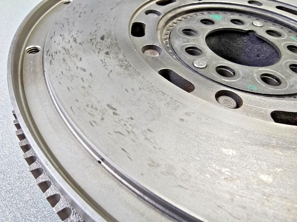 VERY NICE USED ORIGINAL PORSCHE 911 964 993 CARRERA DUAL MASS FLYWHEEL - Image 4 of 4