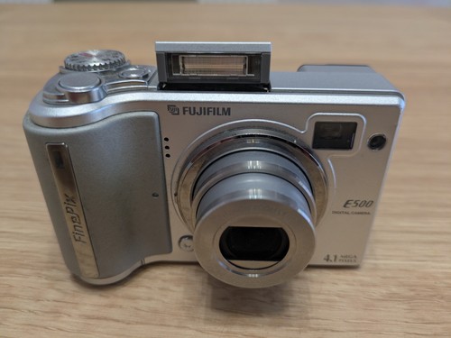 Fotocamera digitale Fujifilm FinePix E500 4,1 megapixel argento testata - spedizione veloce gratuita - Foto 3 di 16