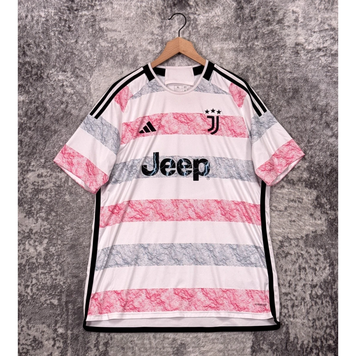 Juventus Pink Size XL International Club Soccer Fan Apparel and