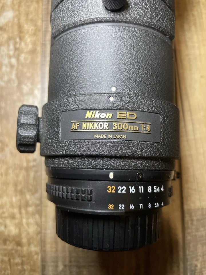 Teleobjetivo Nikon AF Nikkor 300 mm f/4 ED con estuche - Japón - CL‐42 - Montaje F Foto 2 de 4