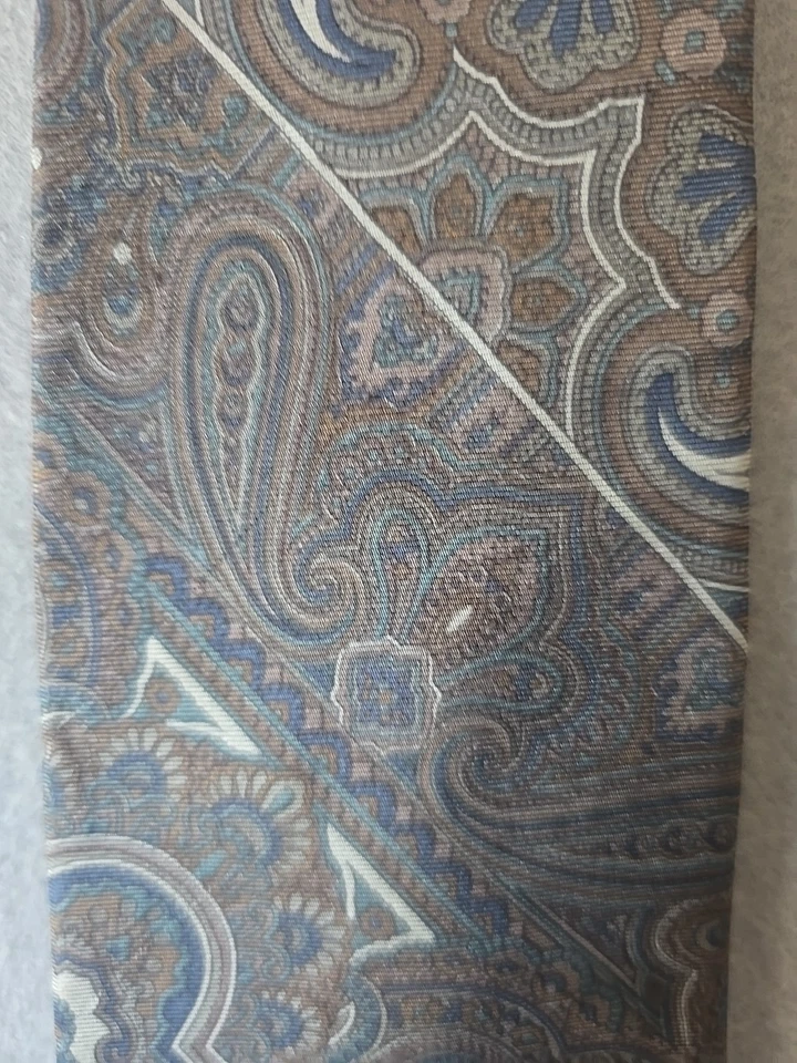 Gravata Surrey Sophisticates SEDA FRM Itália gola paisley feita nos EUA 57 pol X 3,5 pol - Imagem 2 de 4