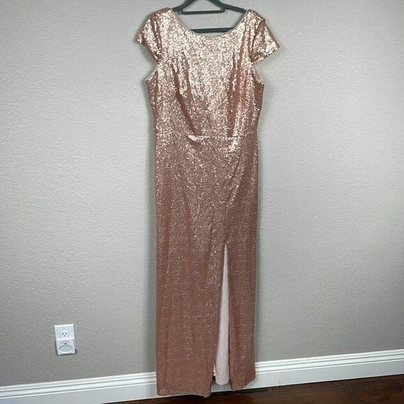 Nuevo con etiquetas Vestido de lentejuelas con abertura frontal con capucha manga gorra Dessy Collection 3043 talla 14 Foto 2 de 4