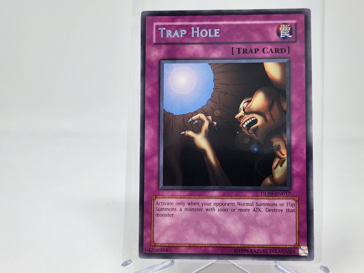 YuGiOh Trap Hole DL09-EN017 Duelist League Silver Foil LP | eBay