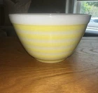 Beautiful VTG Pyrex 401 Mixing Bowl Milk Yellow Rainbow Stripe 1 1/2 PT RARE