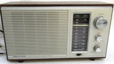 VINTAGE REALISTIC MTA-15 AM/FM TABLE RADIO MODEL NO. 12-695