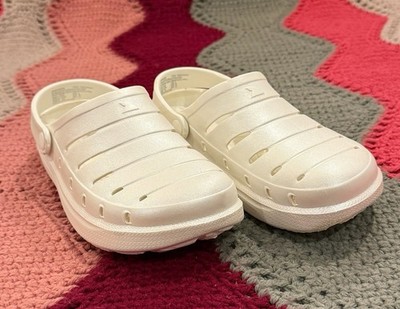Rugged Shark Clog - Boy's Size 3 Pearl White with Strap Shimmer