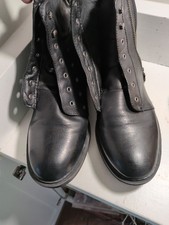 Botas Bare Traps Punta Redonda Cremallera Talla 8 Sin Cordones.  Nuevo