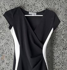 Vestido Almost Famous Y2K S Pequeño Negro Blanco Tulipán Manga Corta Cuello en V Acanalado