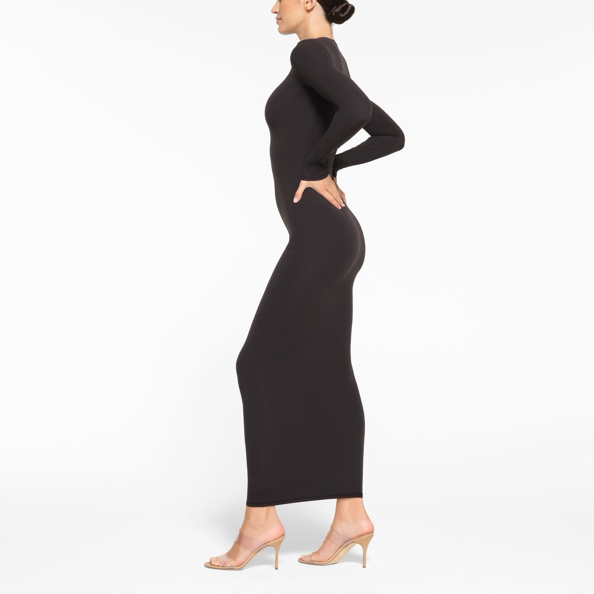 ♡ SKIMS ♡ 黒いタイトフィットロングスリーブワンピース Skims Fits Everybody Crew Neck Long Sleeve Dress in Onyx, Size X