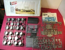 Walthers Cornerstone 933-3006 HO Interstate Fuel & Oil Kit– Complete w/ Extras