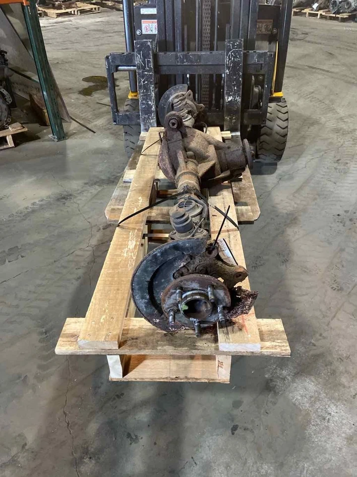 Used Rear Axle Assembly Rear fits: 2004 Chevrolet Silverado 2500 pickup full-flo - Image 2 of 4