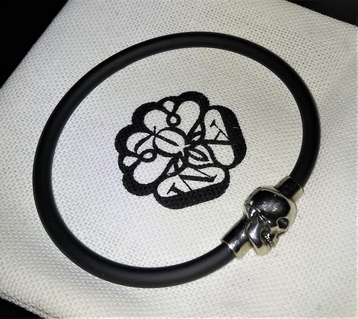 ALEXANDER McQUEEN 'Skull Rubber Cord Bracelet' Black/Antique ALEXANDER McQUEEN 'Skull Rubber Cord Bracelet' Black/Antique
