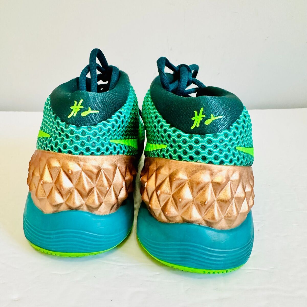 EUC NIKE KYRIE IRVING 1 FLY TRAP GREEN LOW TOP SNEAKERS EUC NIKE KYRIE IRVING 1 FLY TRAP GREEN LOW TOP SNEAKERS