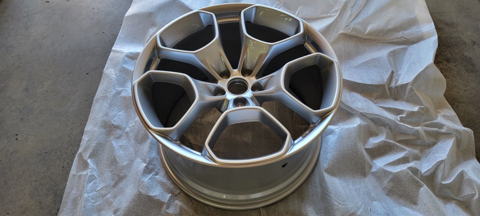 LAMBORGHINI HURACAN REAR GIANO WHEEL SHINY SILVER BRAND NEW OEM 4T0601017A