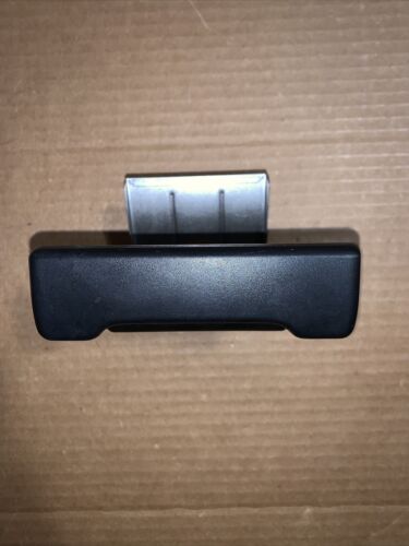 Chevy Tracker Dash Pull Out Ashtray 99-04 - Afbeelding 1 van 3