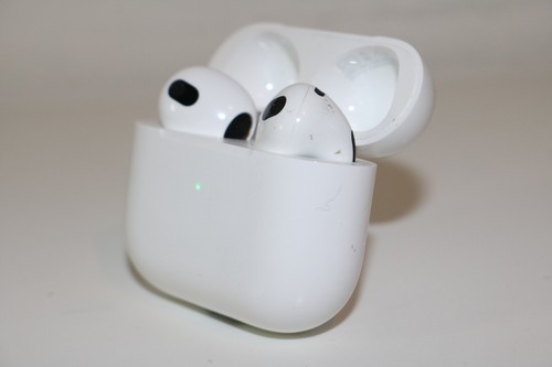 Apple AirPods 3. generacji - z etui ładującym MagSafe - A2566 - Zdjęcie 2 z 7