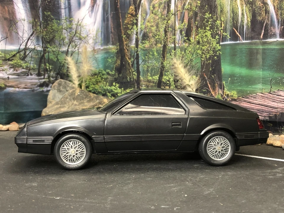 Plástico imperfeito sem marca BLACK CHRYSLER LASER XE sem caixa AS-IS arranhões leves - Imagem 2 de 4