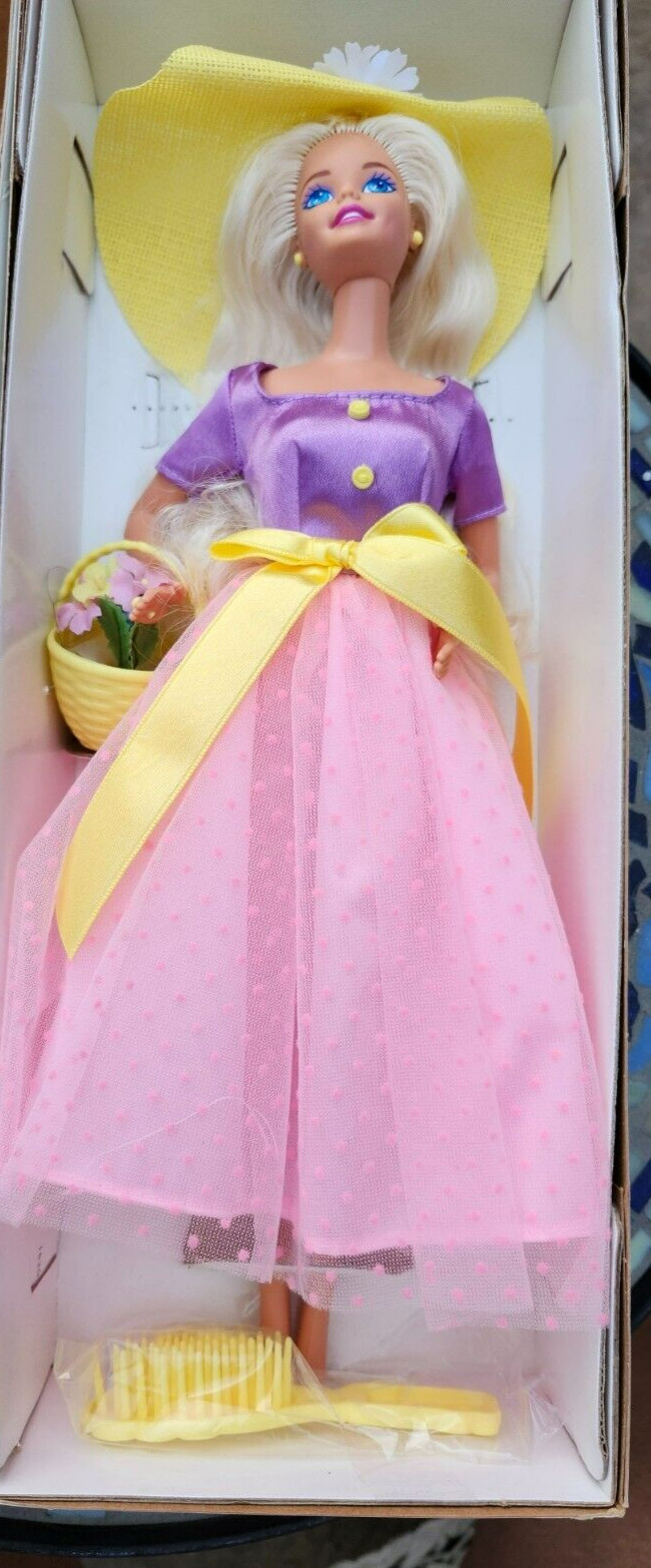 NOS Vintage Avon 1995 Spring Blossom Barbie Doll 1st in Series Mattel NRFB 15201