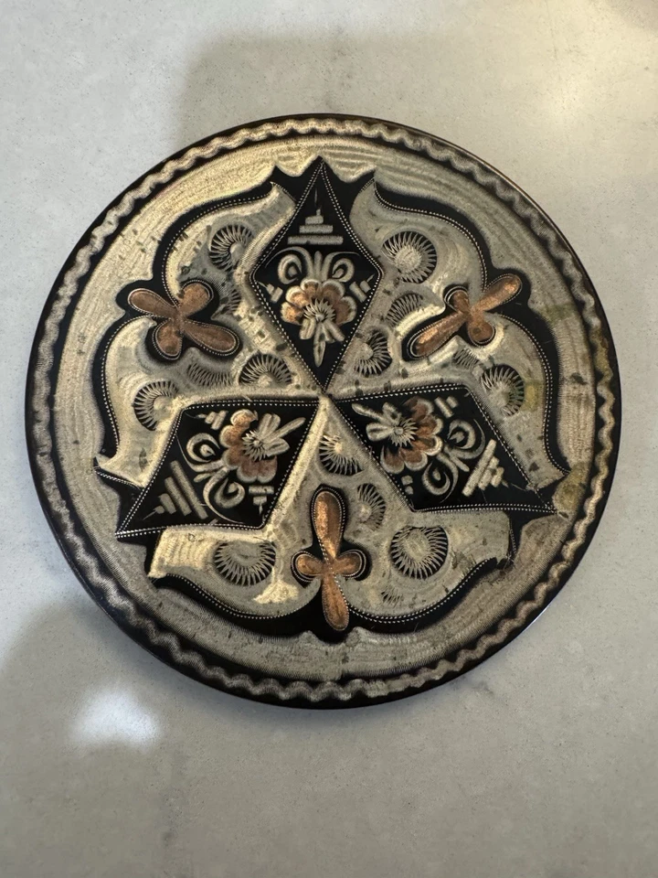 Plato artesanal grabado en cobre turco vintage de los años 40 hecho a mano Oriente Medio Foto 2 de 4