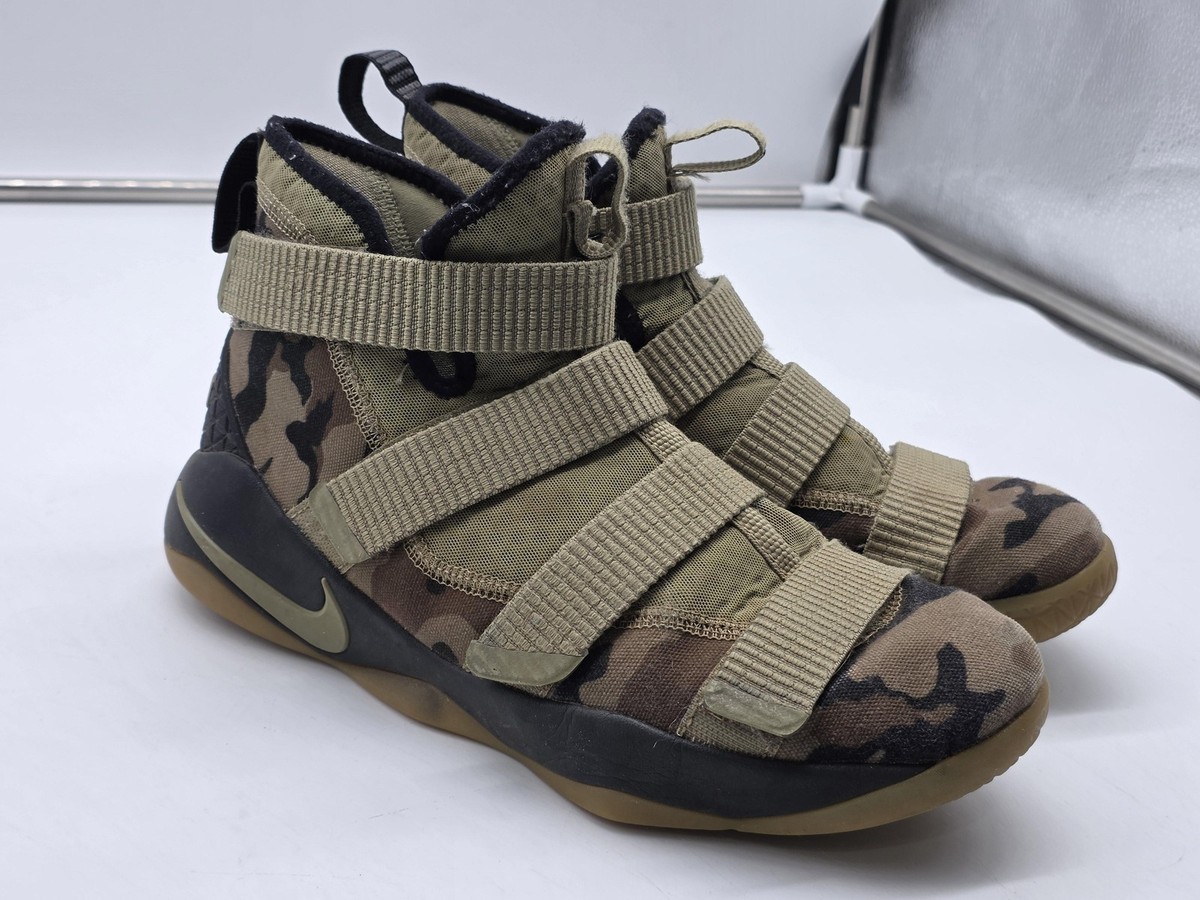Nike LeBron Soldier 11 GS Shoes Youth Size 6.5 Green Camo 