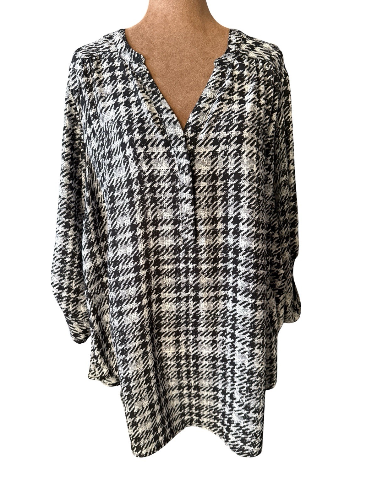 Torrid Plaid Blouse  Size 2 Flowy Dress Shirt Business Black White. O-18