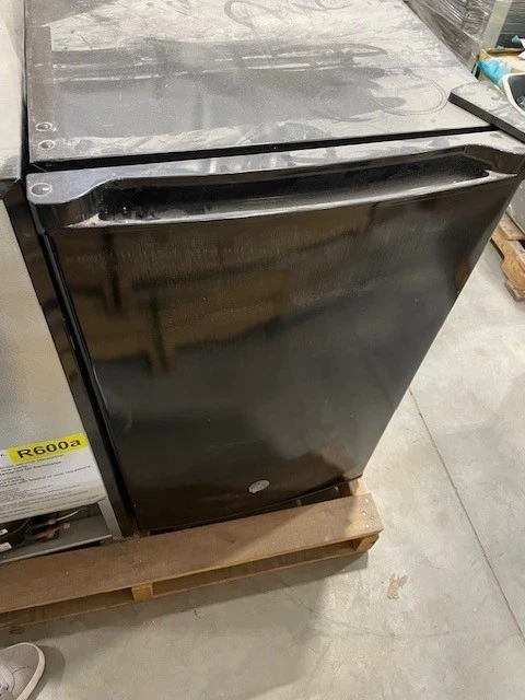 GE GME04GGKBBB 20" Negro 4,4 ft³ ft. Refrigerador compacto NOB #112129 Foto 4 de 4