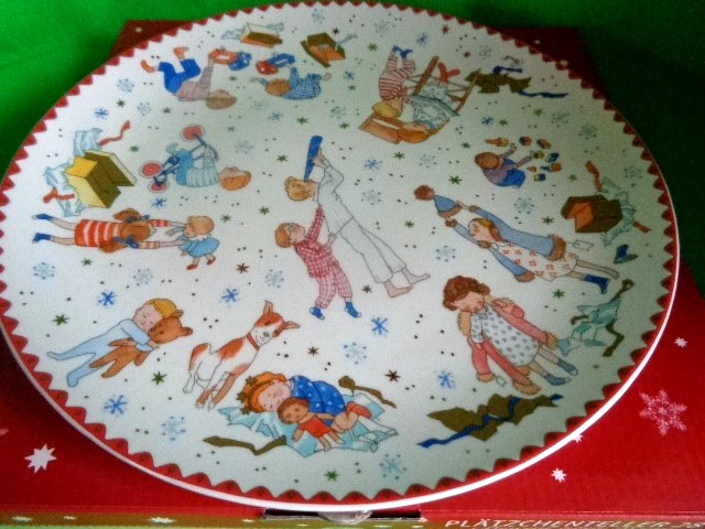 Cookie plate 28 cm Christmas Eve 2022 design Renata Hutschenreuther