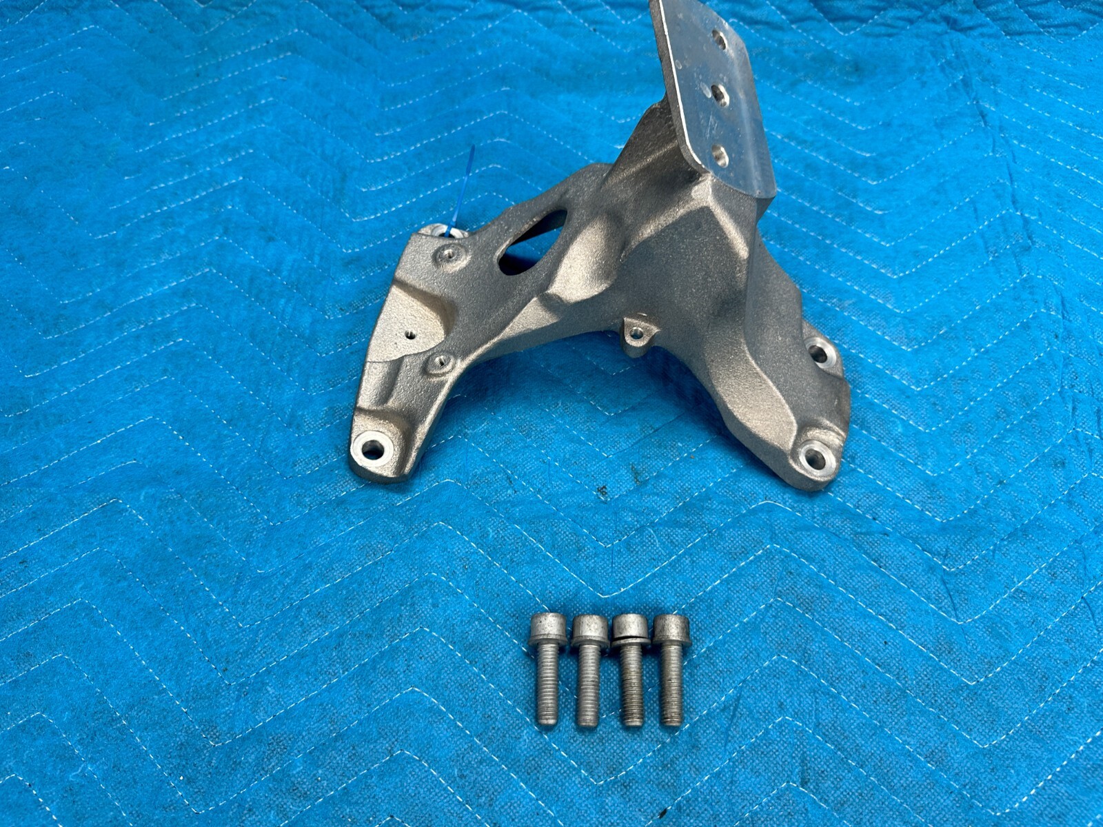 Bentley Cont Flying Spur Engine Mount Bracket Passenger's Side 29k 2006-2012 OEM