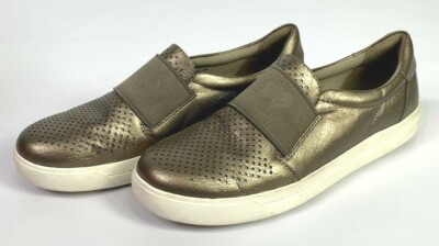 Earth Origins Women's Melissa Perforated Leather Slip On Flats