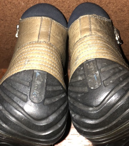 Clarks Size 7M Women’s Gray Leather Muckers Rainboots - Picture 14 of 21