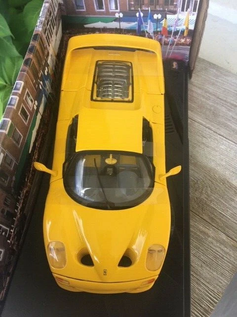 RARE Hot Wheels FERRARI F50 YELLOW 1:18 1998 w/ stand - Image 2 of 4