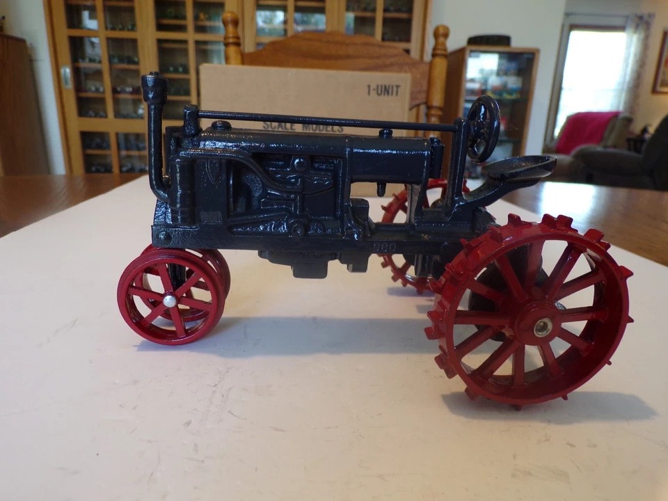 1983 Scale Models 1:16 Farmall Regular Tractor, #10 JLE Collector Series I - Image 2 of 4