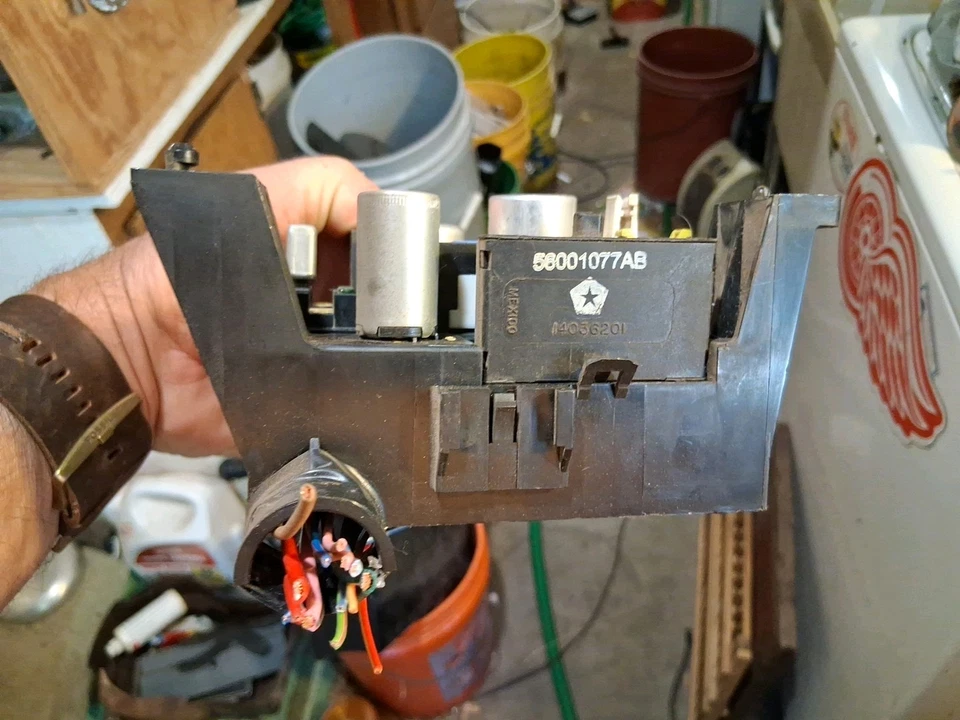 94-97 1995 DODGE RAM 1500 2500 5.2L 5.9L UNDER DASH CABIN FUSE BOX 56017325 - Image 2 of 4