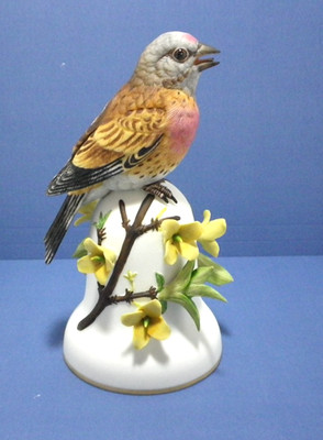 Franklin Mint Birds Bell-Porcelain ''The Linnet''  Peter Barrett