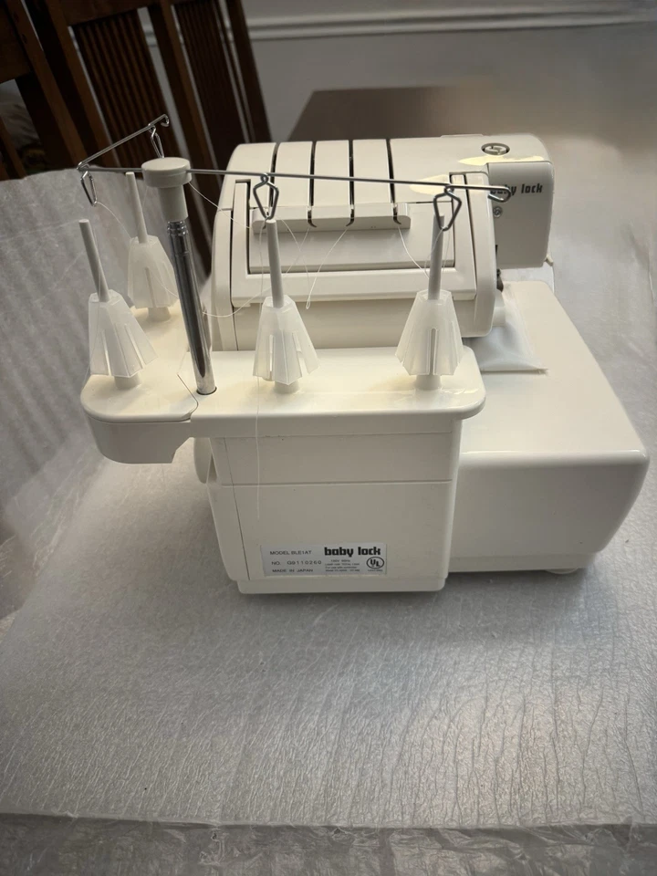 Baby Lock Imagine BLE1AT Serger Machine Self Threading Recently Serviced - Image 2 of 4