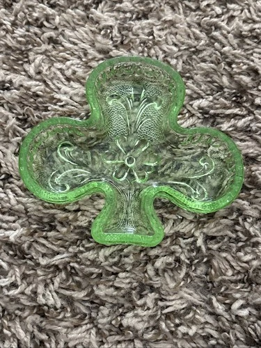 Uranium Depression 3 Leaf Clover Glass Divided Dish, Glows Green