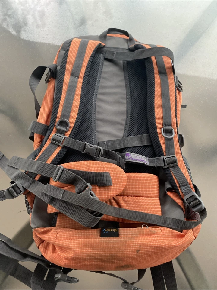 Mochila de senderismo en la cima de la montaña para viajar aventura al aire libre 40L bonita Foto 4 de 4