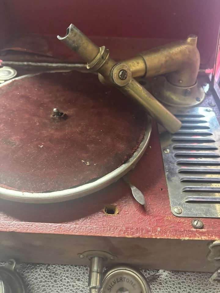 Vintage Portable Wind-Up Gramophone Phonograph – Red Case – For Restoration - Image 4 of 4