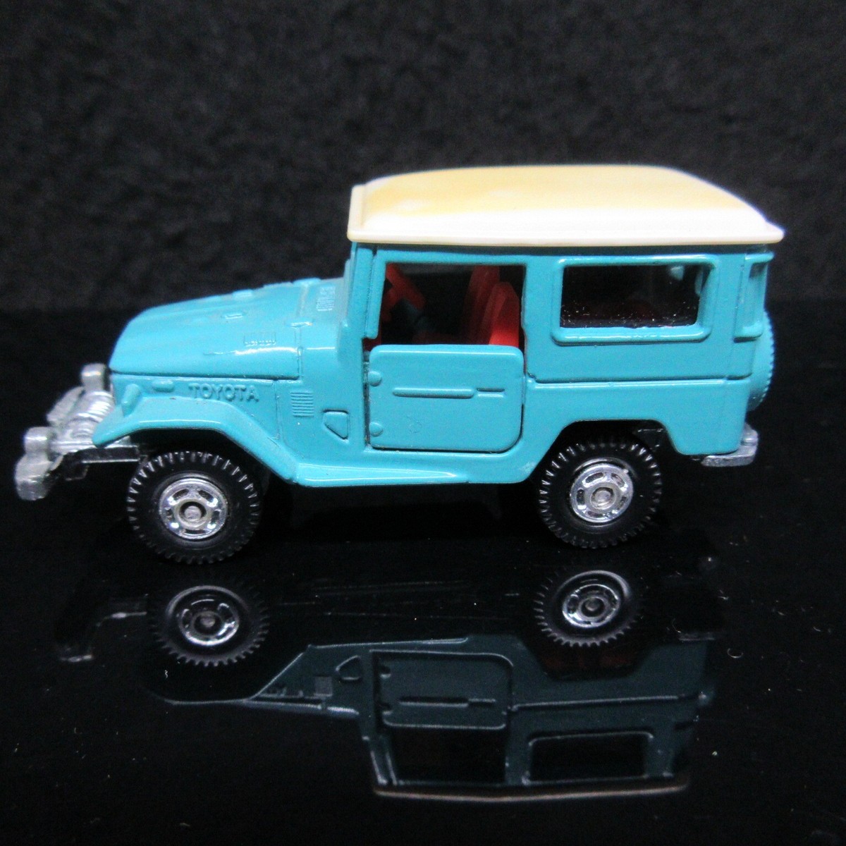 1/60 VTG TOMICA NEAR MINT #2 TOYOTA LAND CRUISER BLUE TOMY