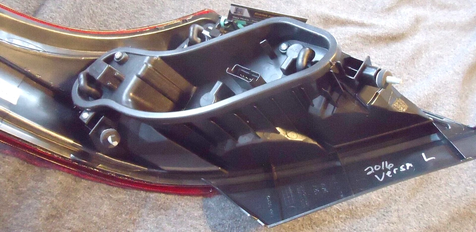 Compatível com 2012-2016 Nissan Versa Sedan conjunto de lanterna traseira Brock lado esquerdo novo - Imagem 3 de 4