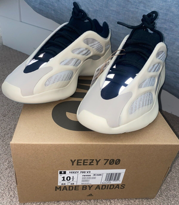 yeezy 700 y3