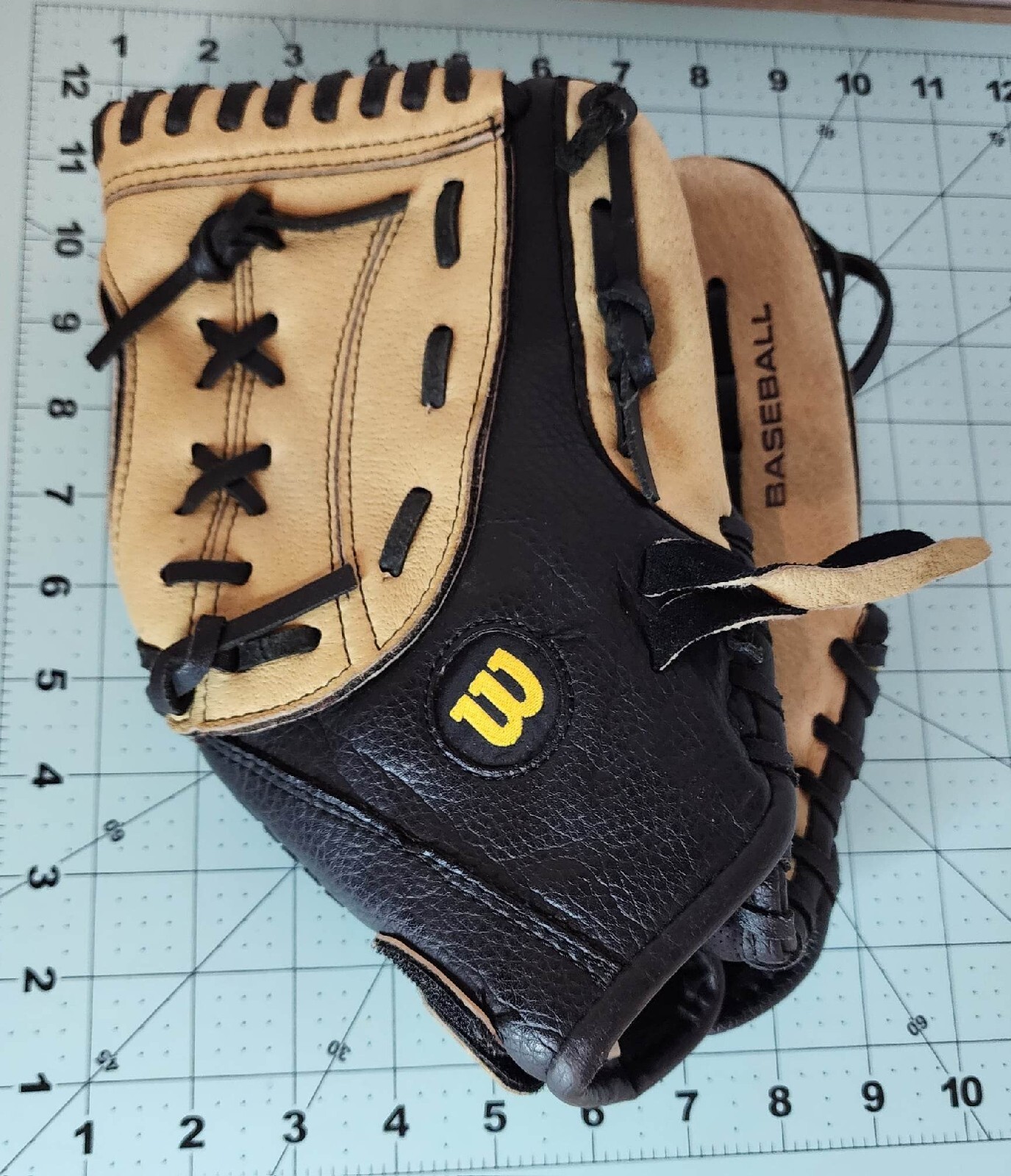 Wilson Youth Baseball Glove 11 Inch A2451 Leather MLB Left Hand Glove